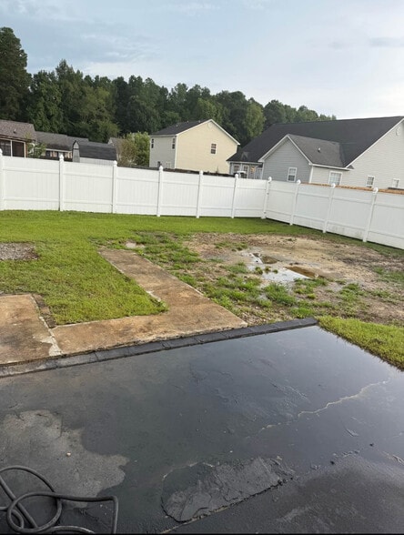 Backyard fenced in - 1509 Bridgeton Way