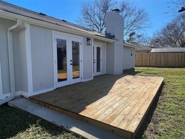 Building Photo - 801 Central Dr