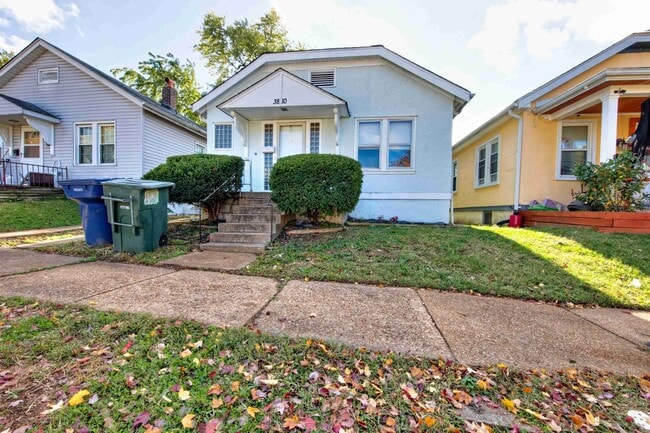 Building Photo - Available Aug 7th - Very nice single family home with refinished hardwood and a very large open l...