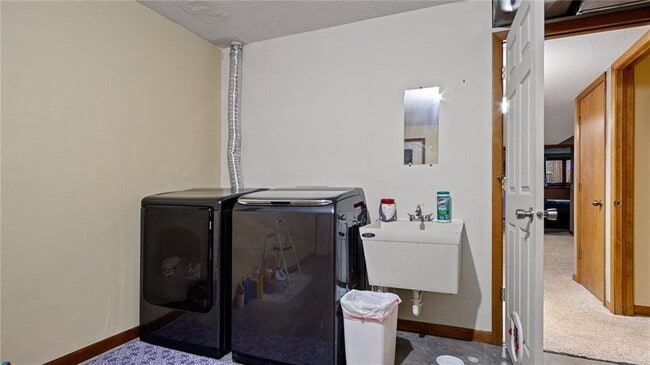 Building Photo - Spacious 4-Bedroom Home with Fenced Yard, ...