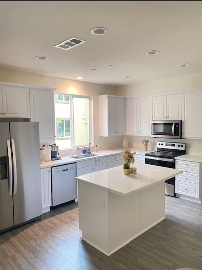 Building Photo - 2 Bed Townhouse in San Marcos