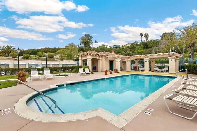 Building Photo - Upper Level Condo in Gated Community