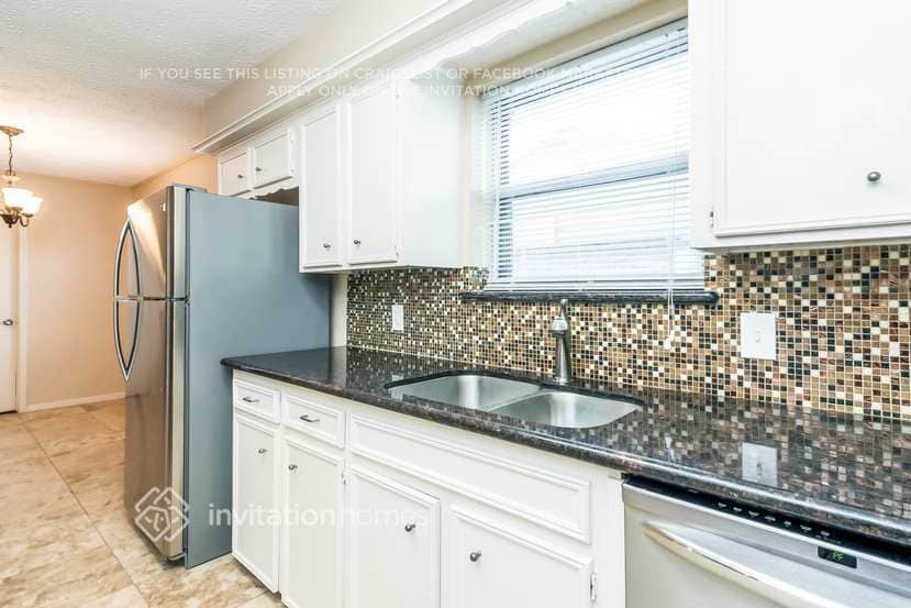 Building Photo - 10127 Sagerock Dr