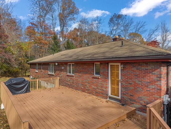 Building Photo - 117 Church Hill Rd