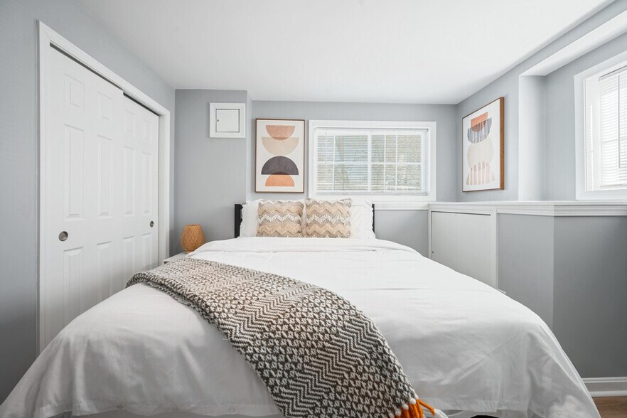 Building Photo - 81 Luna St