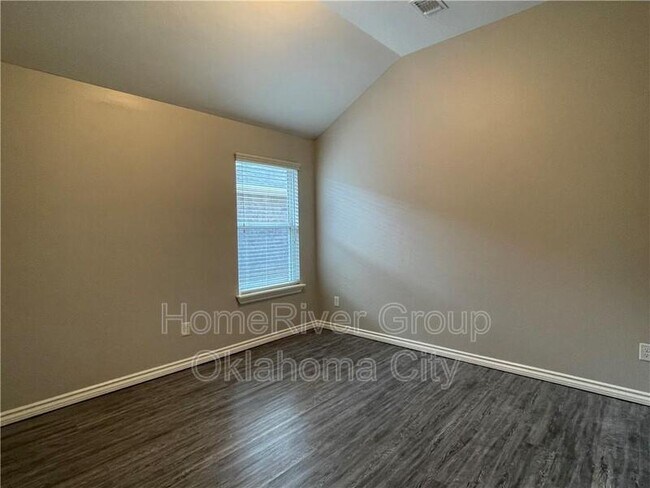 Building Photo - 1017 Merlin Dr