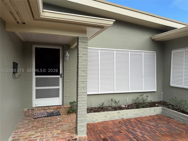 Building Photo - 800 SW 8th St