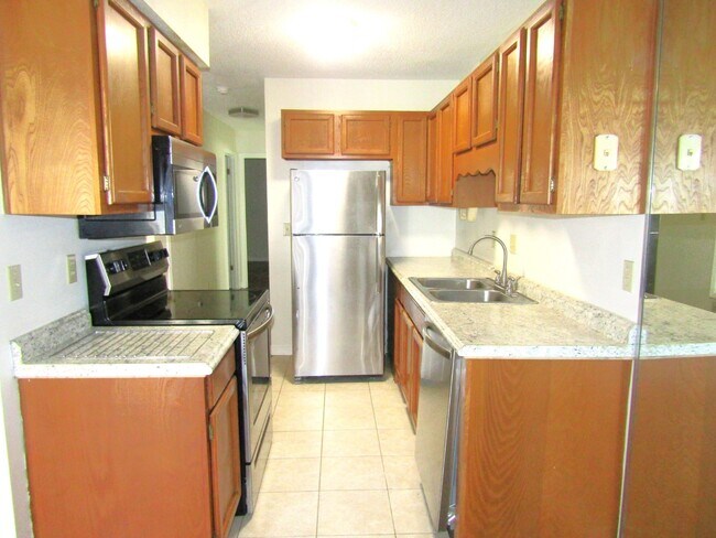 Building Photo - Spacious 2BR Apartment Near UWF! Water, Se...