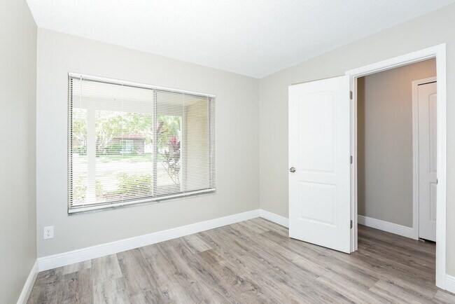 Building Photo - 10706 Windsor Pl