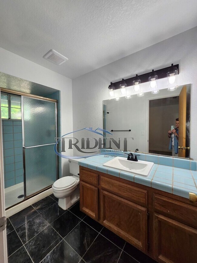 Building Photo - 3 bedroom, 2 bath house