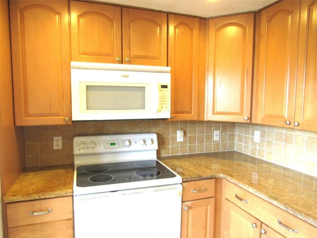 Building Photo - 3001 Portofino Isle