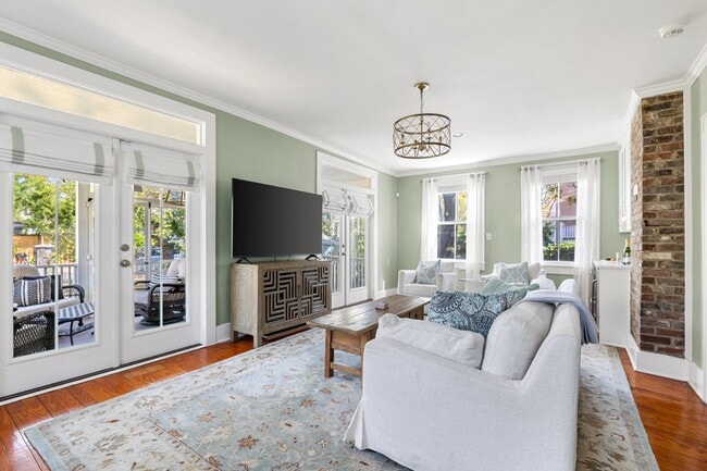 Building Photo - 56 Gadsden St