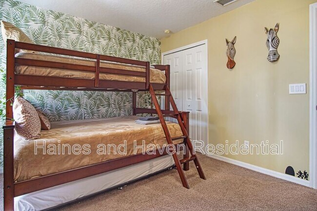 Building Photo - 403 Corvina Dr