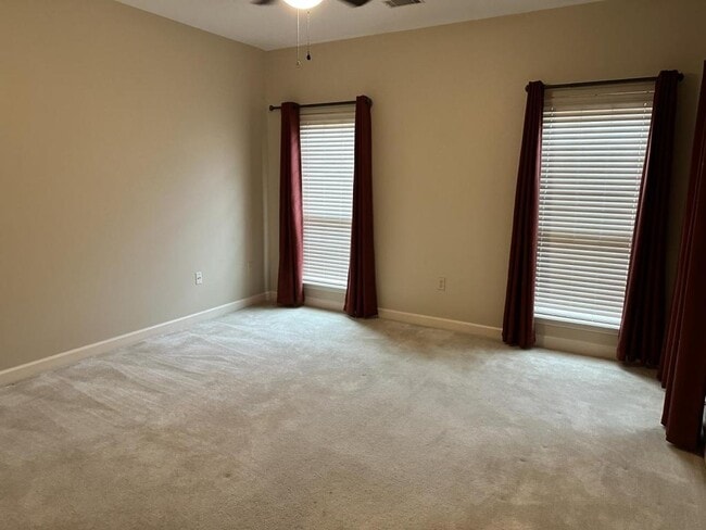 Building Photo - 105 Summertime Point