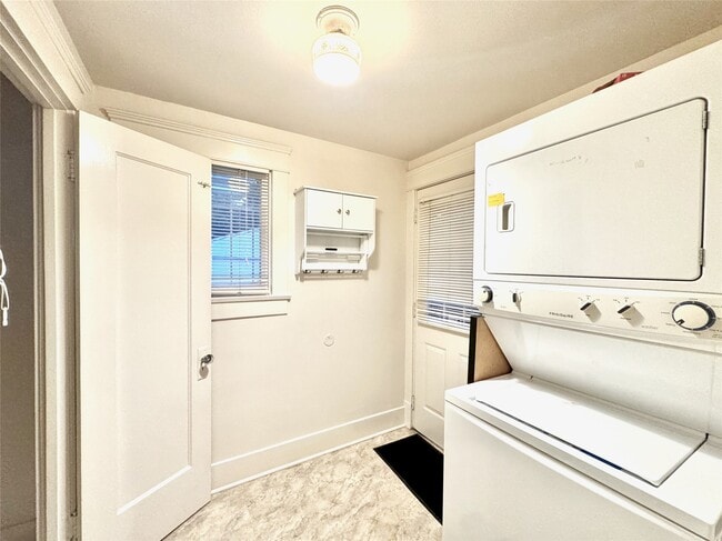 Building Photo - 1016 W Alabama St