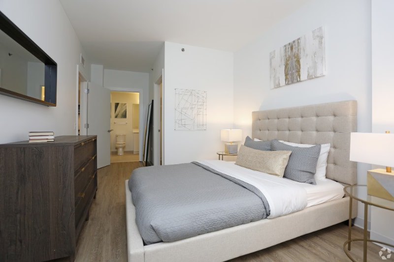 Building Photo - 413 S Halsted St