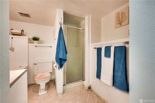 Building Photo - 3 Bedroom 1.75 bathroom home in Mukilteo w...