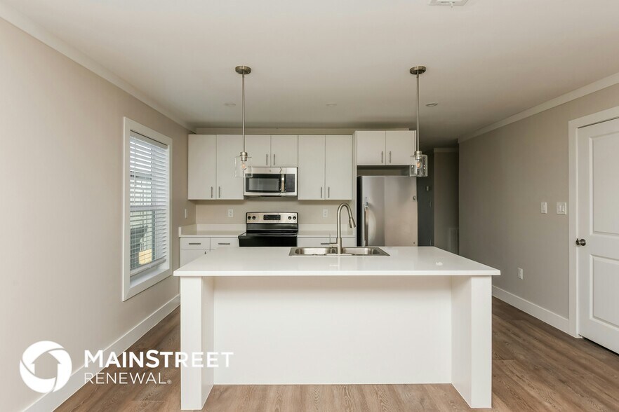 Building Photo - 2120 Belzise Terrace