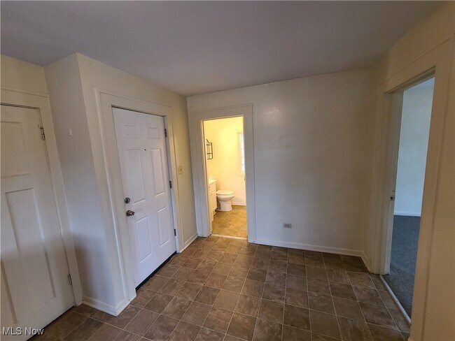 Building Photo - 2824 Hudson Dr