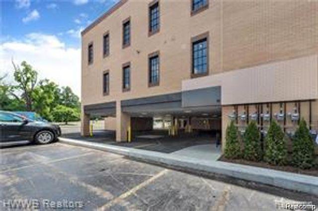 Building Photo - 804 N Main St