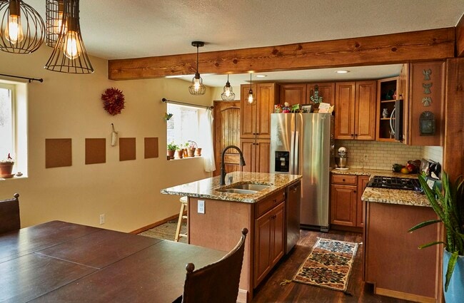 Building Photo - 127 Oakley Ln