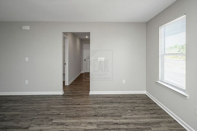Building Photo - $1650! Beautiful 3Bed 2Bath in newly built Woodland Circle! Tour today