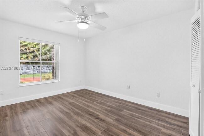 Building Photo - 14121 SW 97th Ave