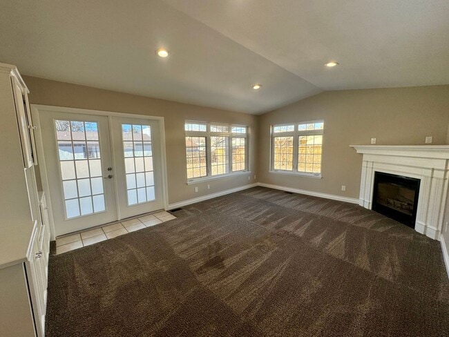 Building Photo - Charming 3 bedroom/2 bath close to UCCS