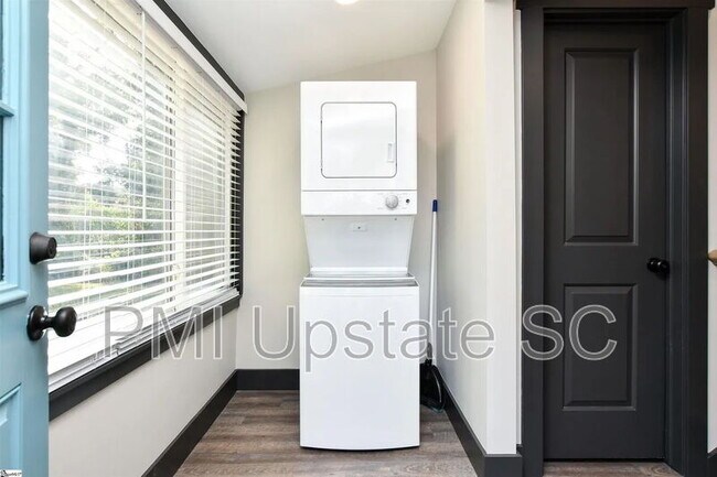 Building Photo - 105 McMakin Dr