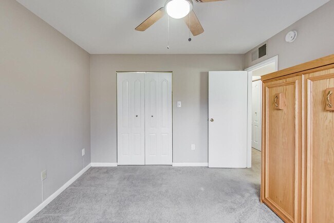 Building Photo - 2BD/1BA Takoma Park Condo in Elevator Building