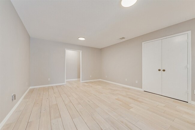 Building Photo - 6902 Kara Pl