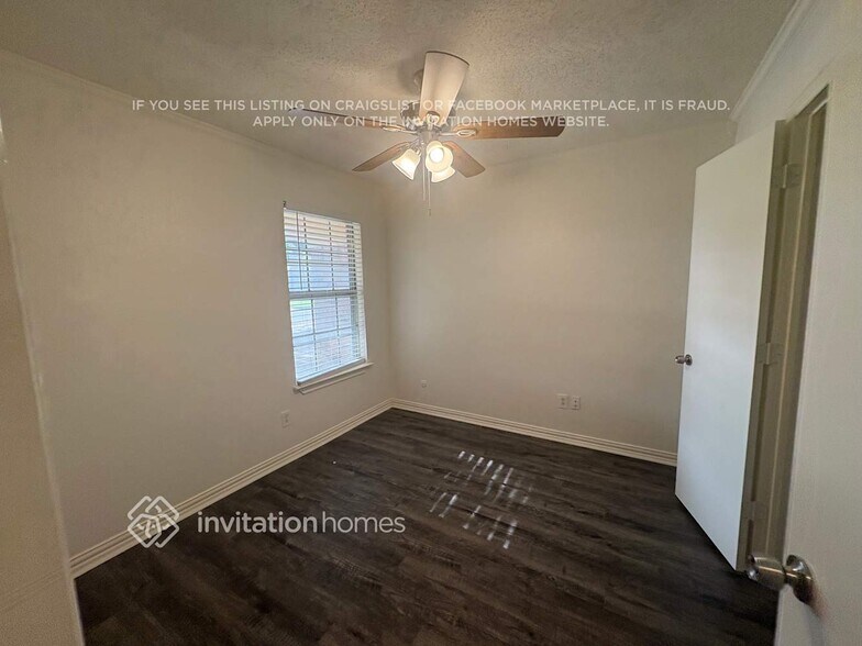 Building Photo - 5205 Hideaway Ct