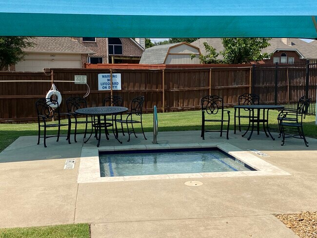 Building Photo - 2031 Trail Gln