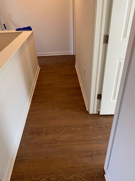 Building Photo - 455 Kentwell Dr