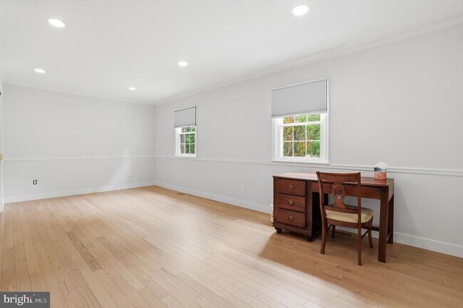 Building Photo - 1316 Heller Dr