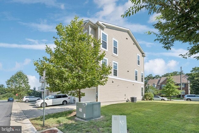 Building Photo - 46073 Hall Rd