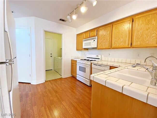 Building Photo - 198 Chadwell Ct