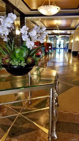 Guest Lobby - 849 S Broadway