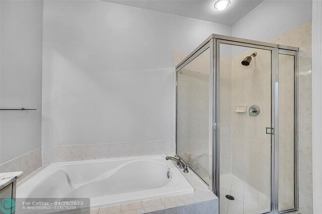 Building Photo - 1902 Coral Heights Ct