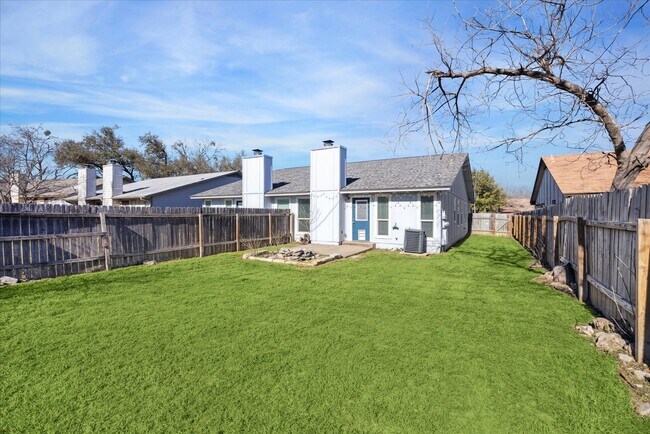 Building Photo - 8805 Piney Point Dr