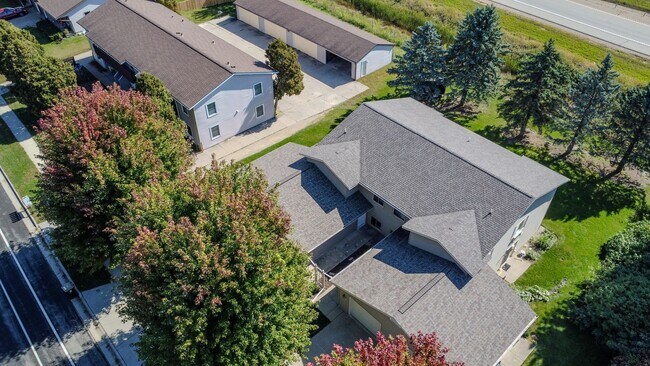 Building Photo - Broadway Drive - Sun Prairie