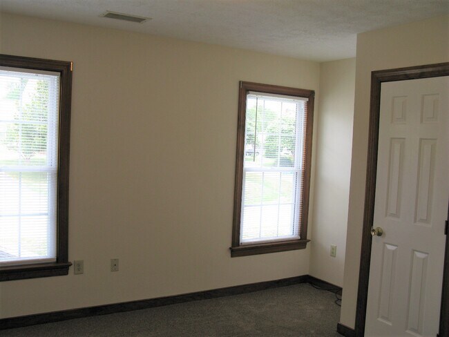 Building Photo - 7163 Plum Grove Ct