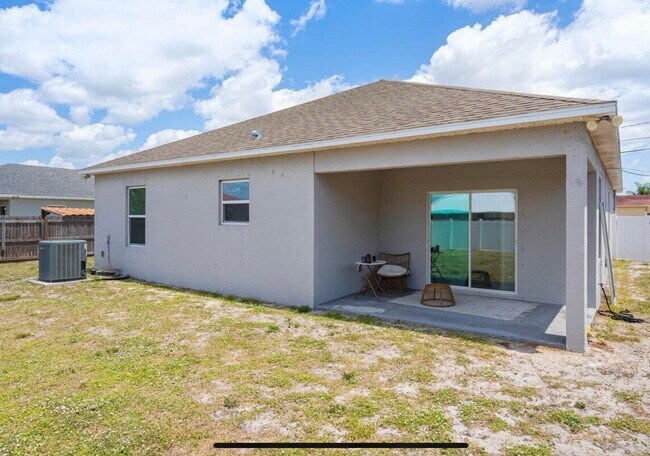 Building Photo - 3650 SW Rivera St