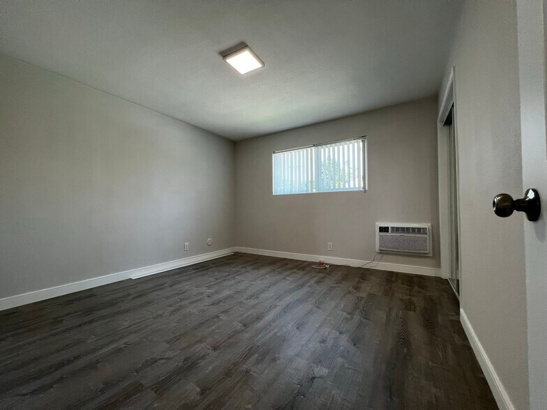 Building Photo - 429 W Elk Ave