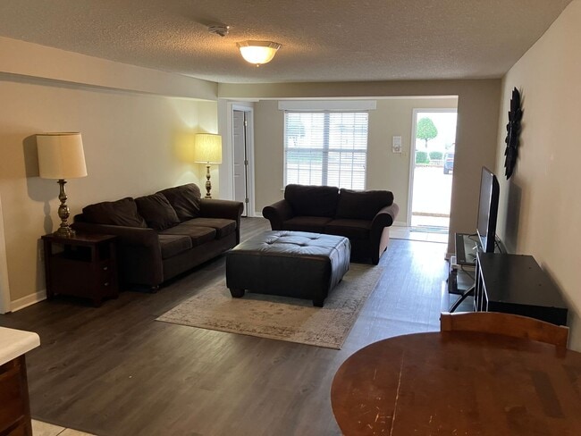 Building Photo - 623 N Gloster St