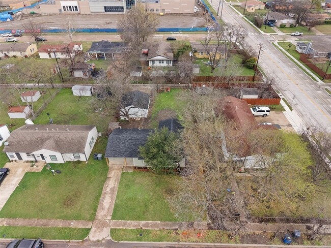 Building Photo - 2655 Larry Dr