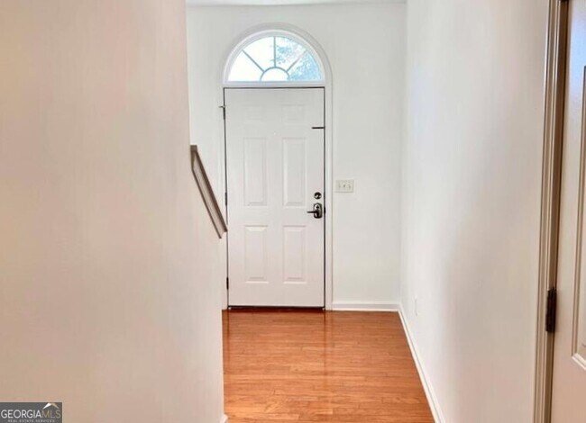 Building Photo - 6243 Shoreview Cir