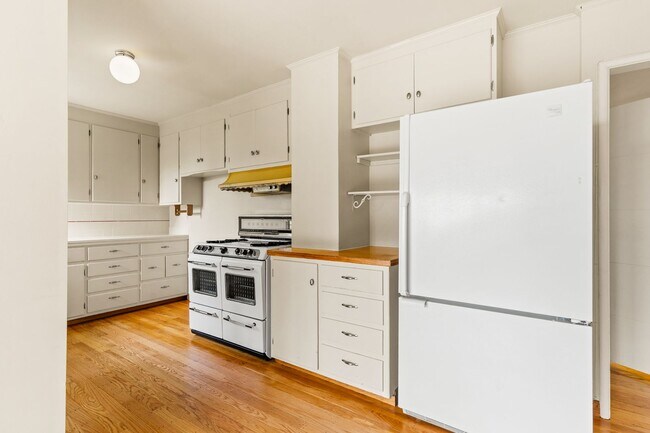 Building Photo - 6857 Armour Dr