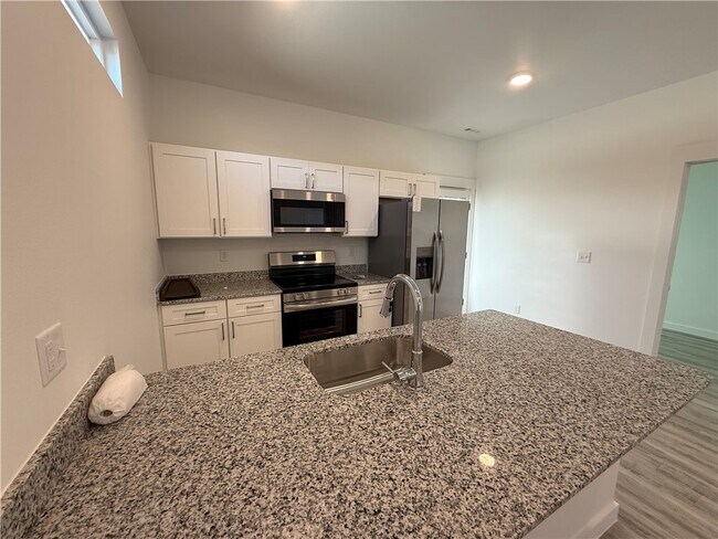 Building Photo - 1051 States Ave