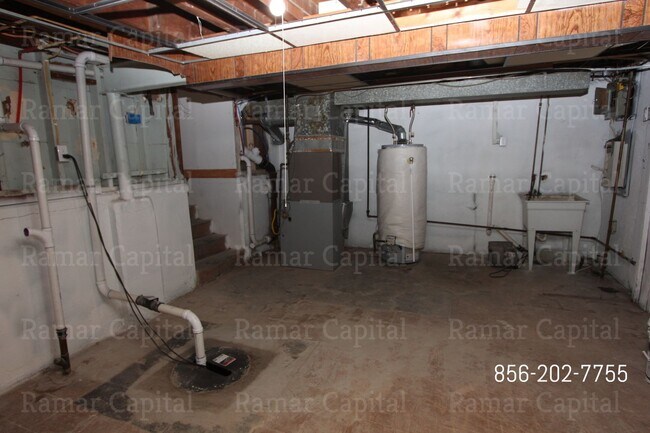 Building Photo - 2442 Wainwright St